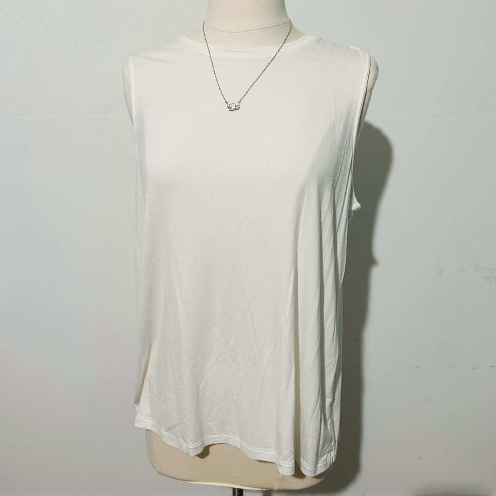 Nine West Soft Sleeveless White Crewneck Top